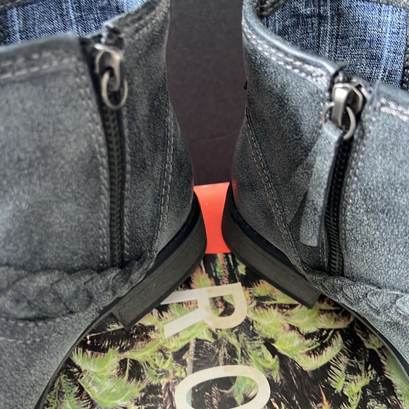 Roxy Madison Boots - Picture 4 of 8